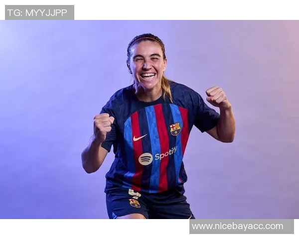 足球明星与女球迷共度激情时刻的精彩瞬间图片欣赏